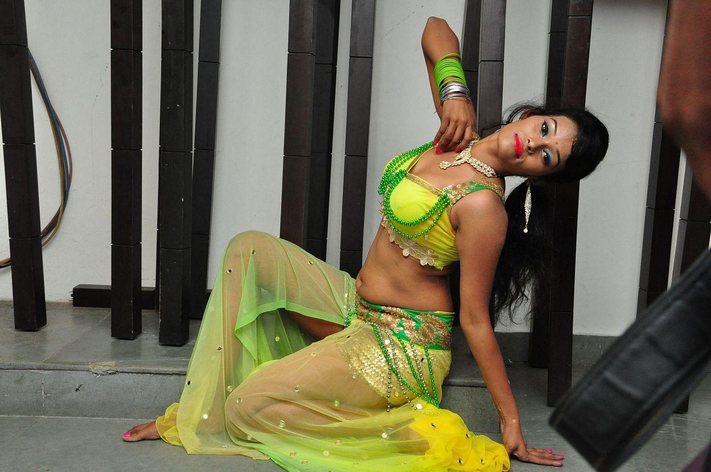 Nissha Hot Stills