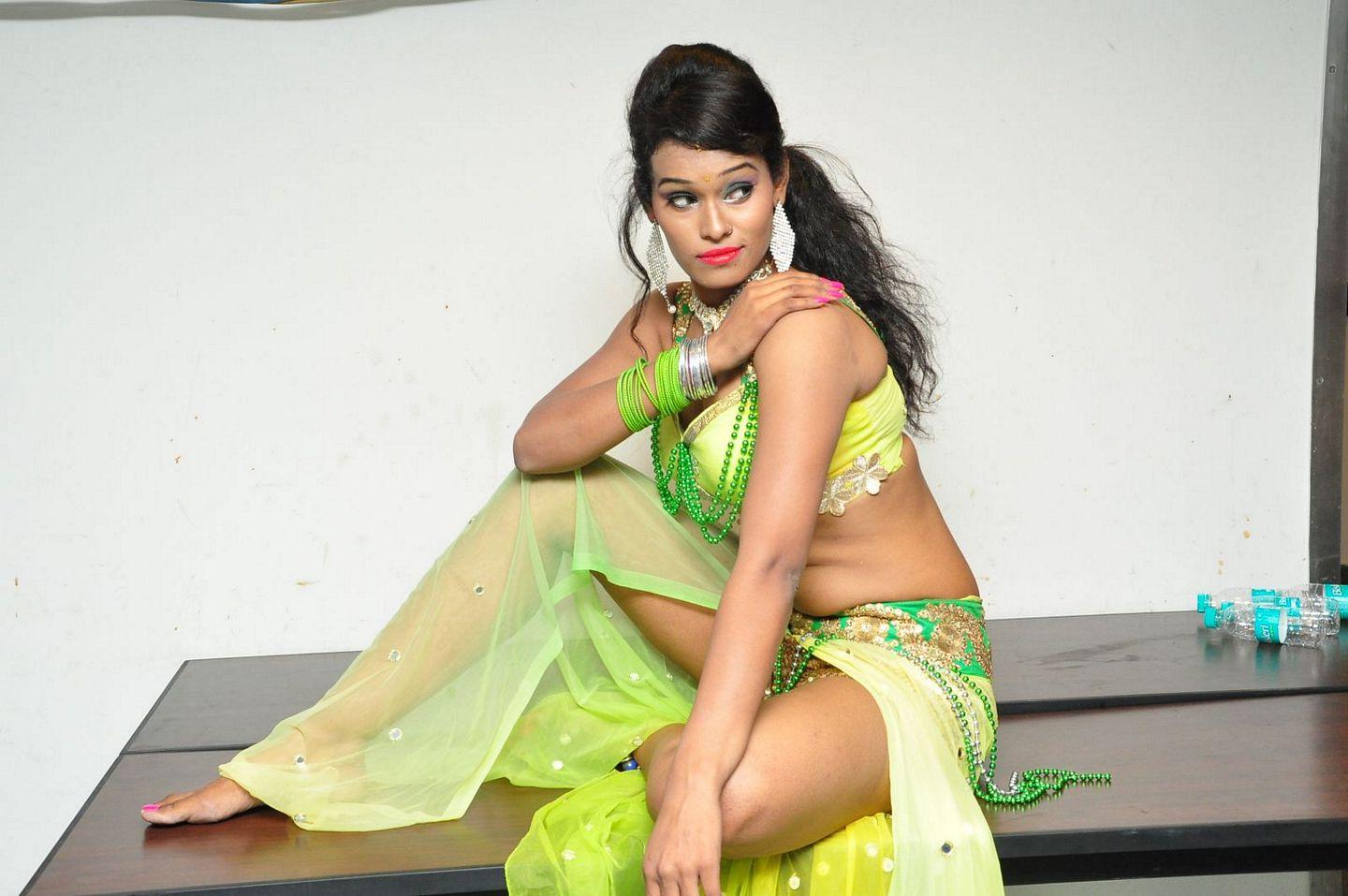 Nissha Hot Stills