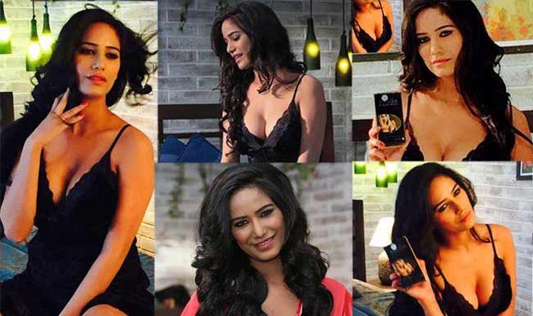 Poonam Pandey Hot Cleavage Show Photos