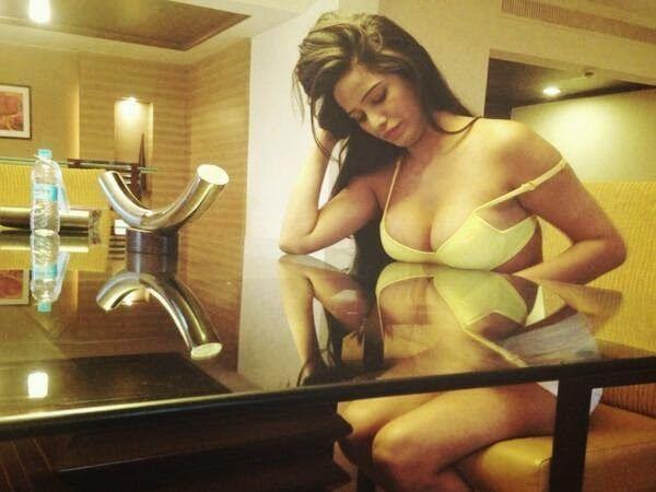 Poonam Pandey Hot Latest Photos