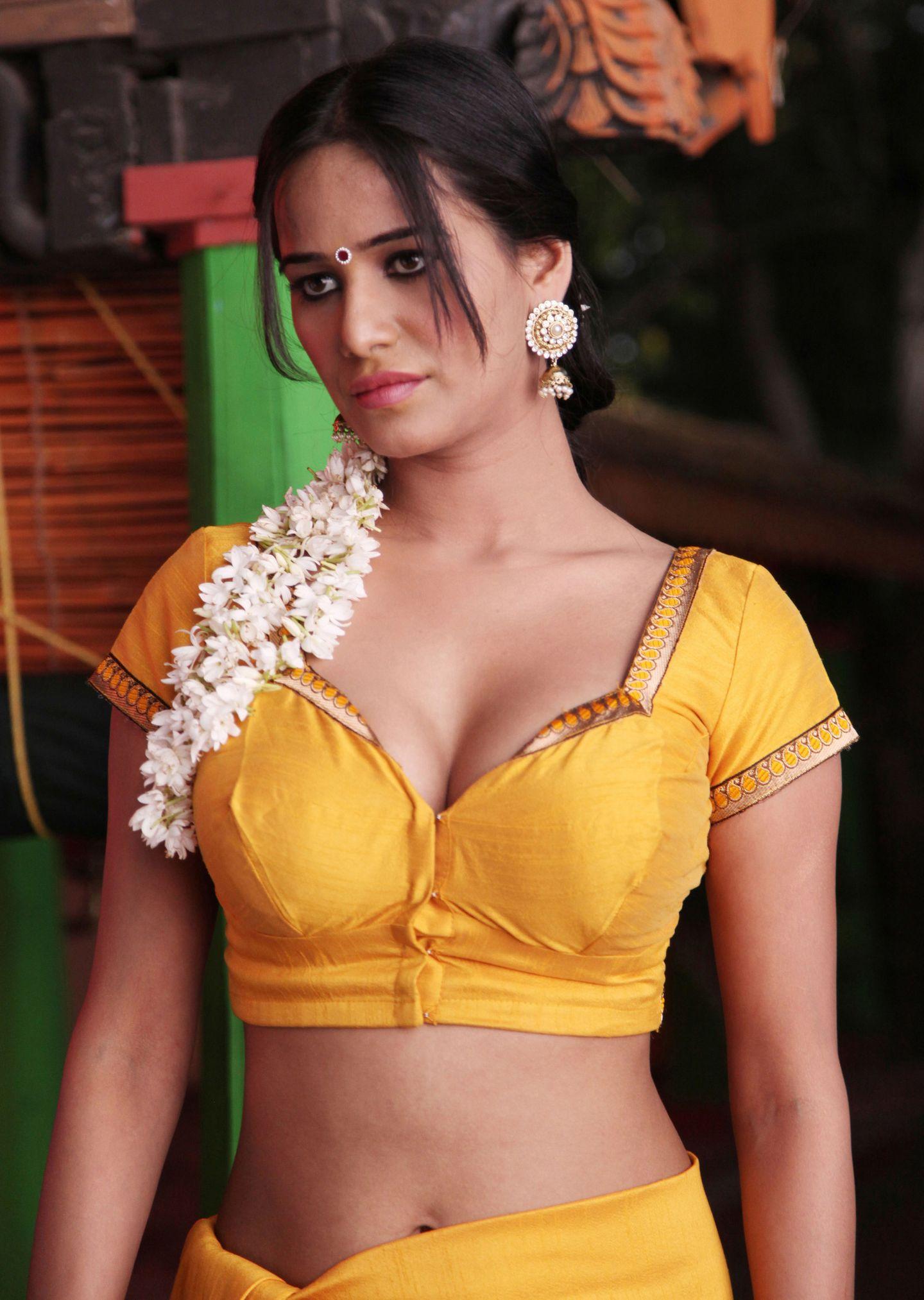 Poonam Pandey Hot Latest Pics