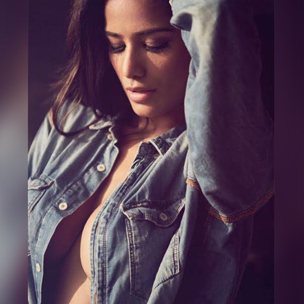 Poonam Pandey Hot Sexy Show Photos