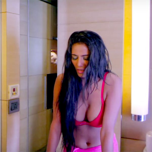 Poonam Pandey Hot Sexy Show Photos