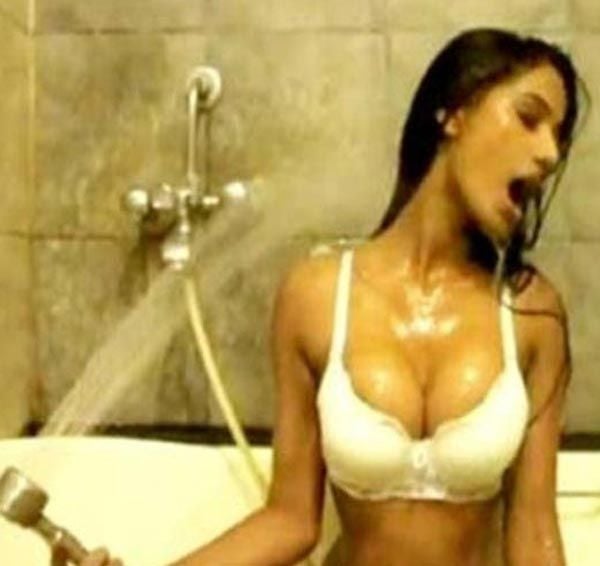 Poonam pandey Sexy stills