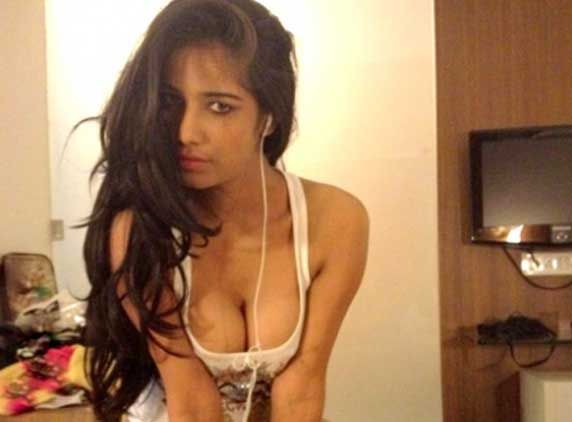 Poonam Pandey Unseen Hot Photos