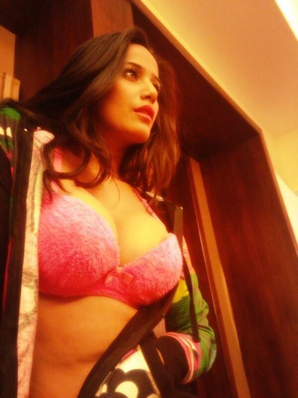 Poonam Pandey Useen Hot Pics