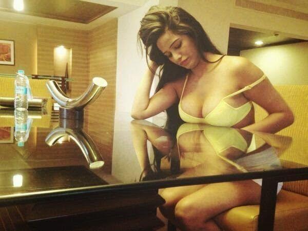 Poonam Pandey Useen Hot Pics