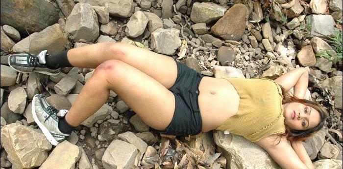 Priya Saloni Sexy Pics