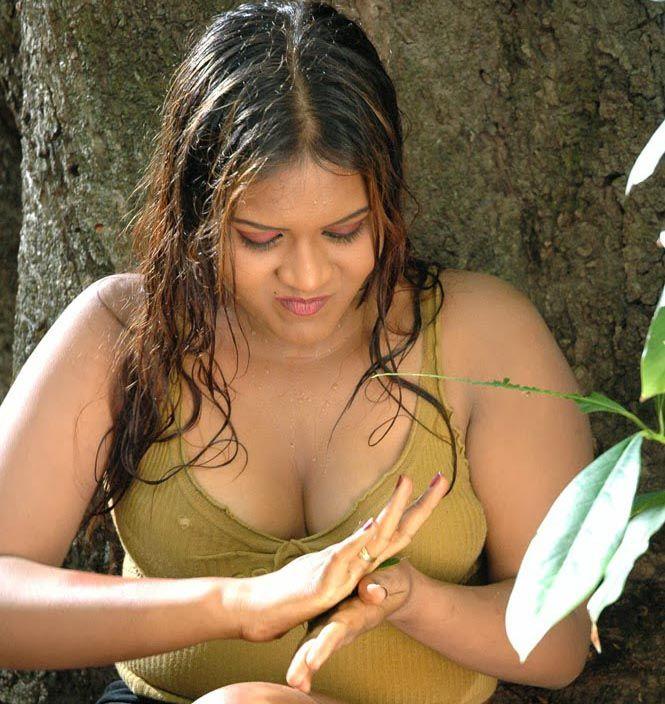 Priya Saloni Sexy Pics