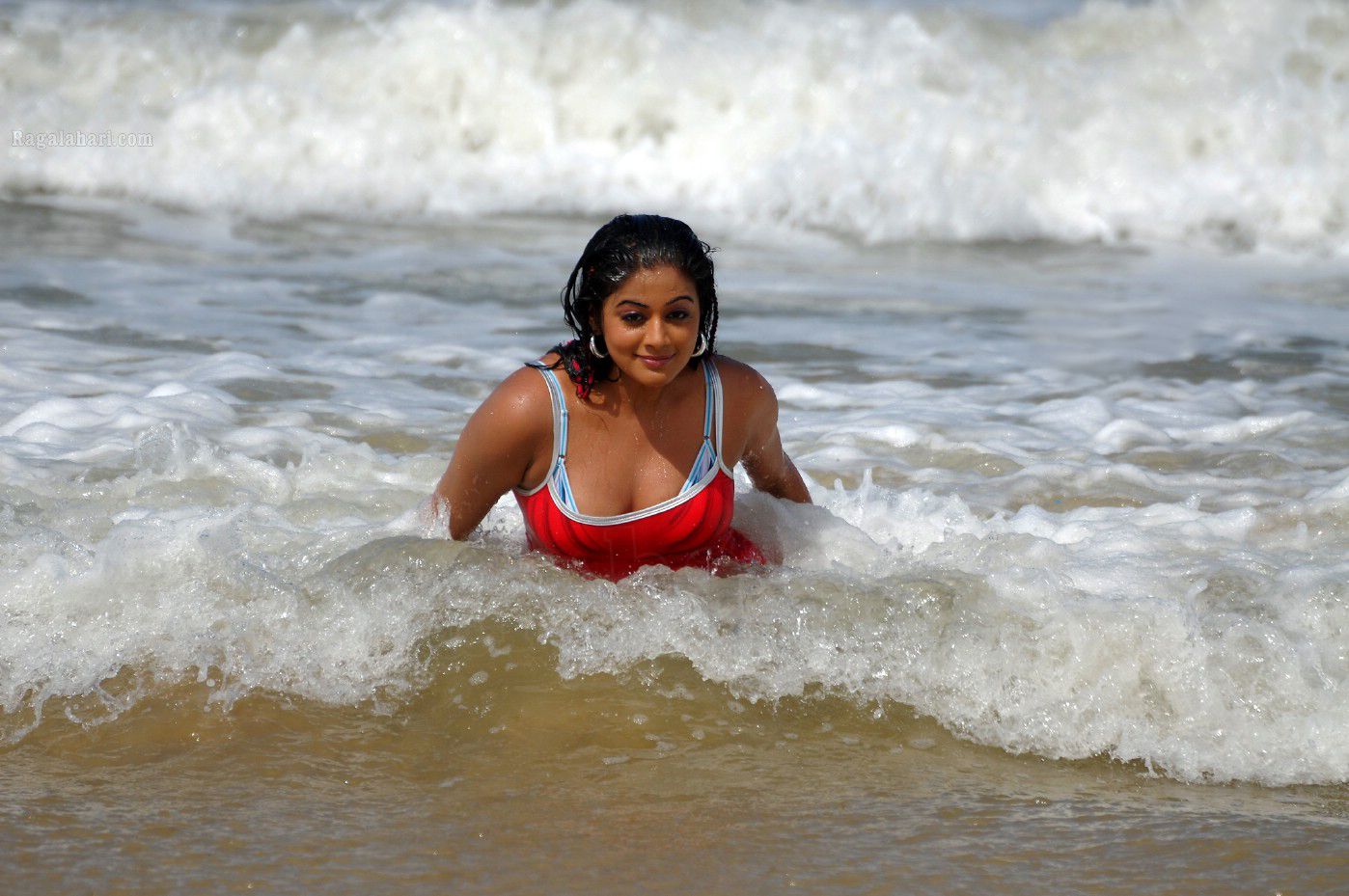 Priyamani  Beach Hot Pics