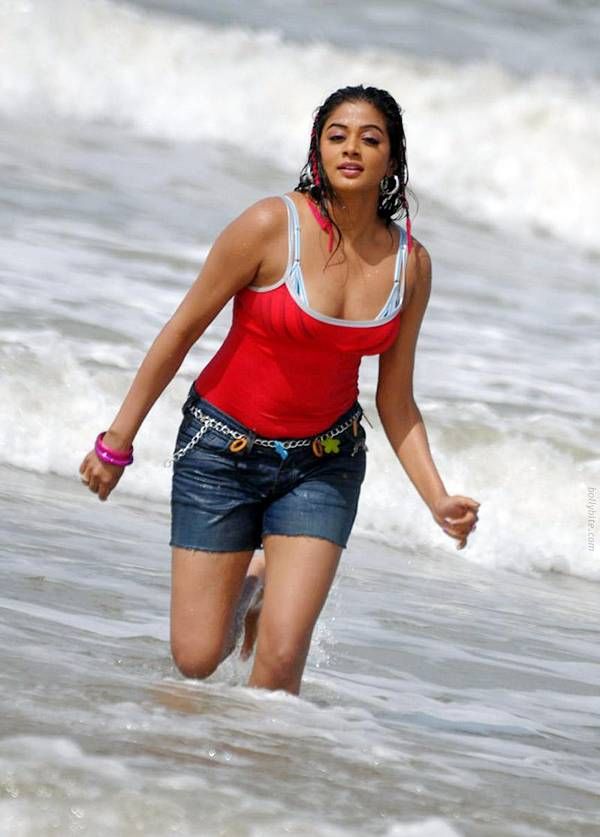 Priyamani Wet Dress Hot Beach Pictures