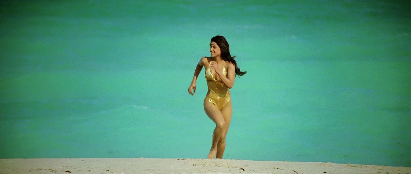 Priyanka Chopra Hot in Bikini Pics