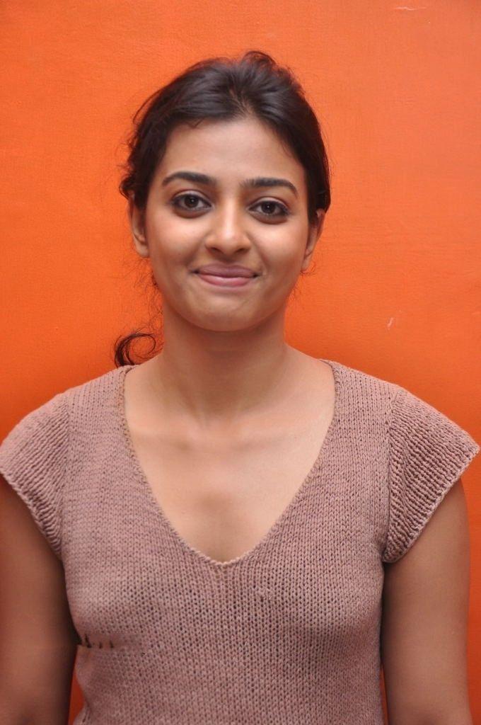 Radhika Apte Sexy Pictures