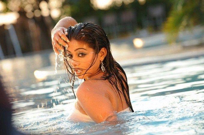 Rainy Photos of Hot Actress