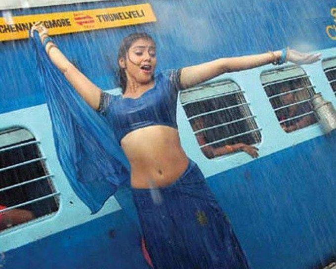 Rainy Photos of Hot Actress