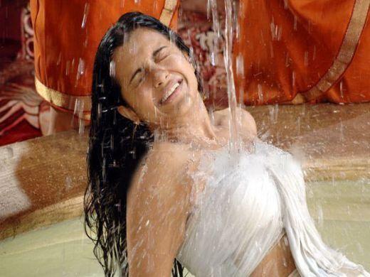 Rainy Photos of Hot Actress