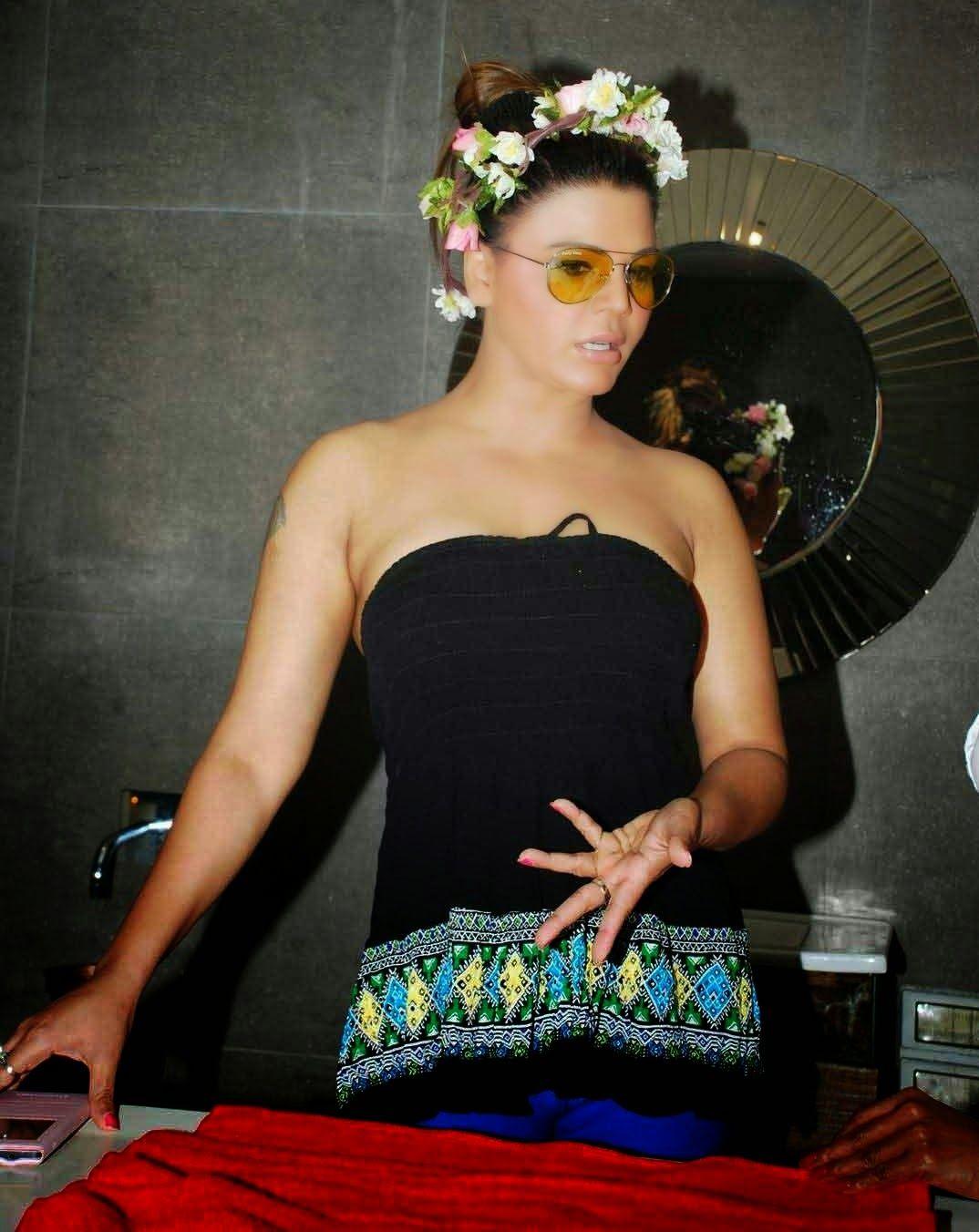 Rakhi Sawant Hot Cleavage Show