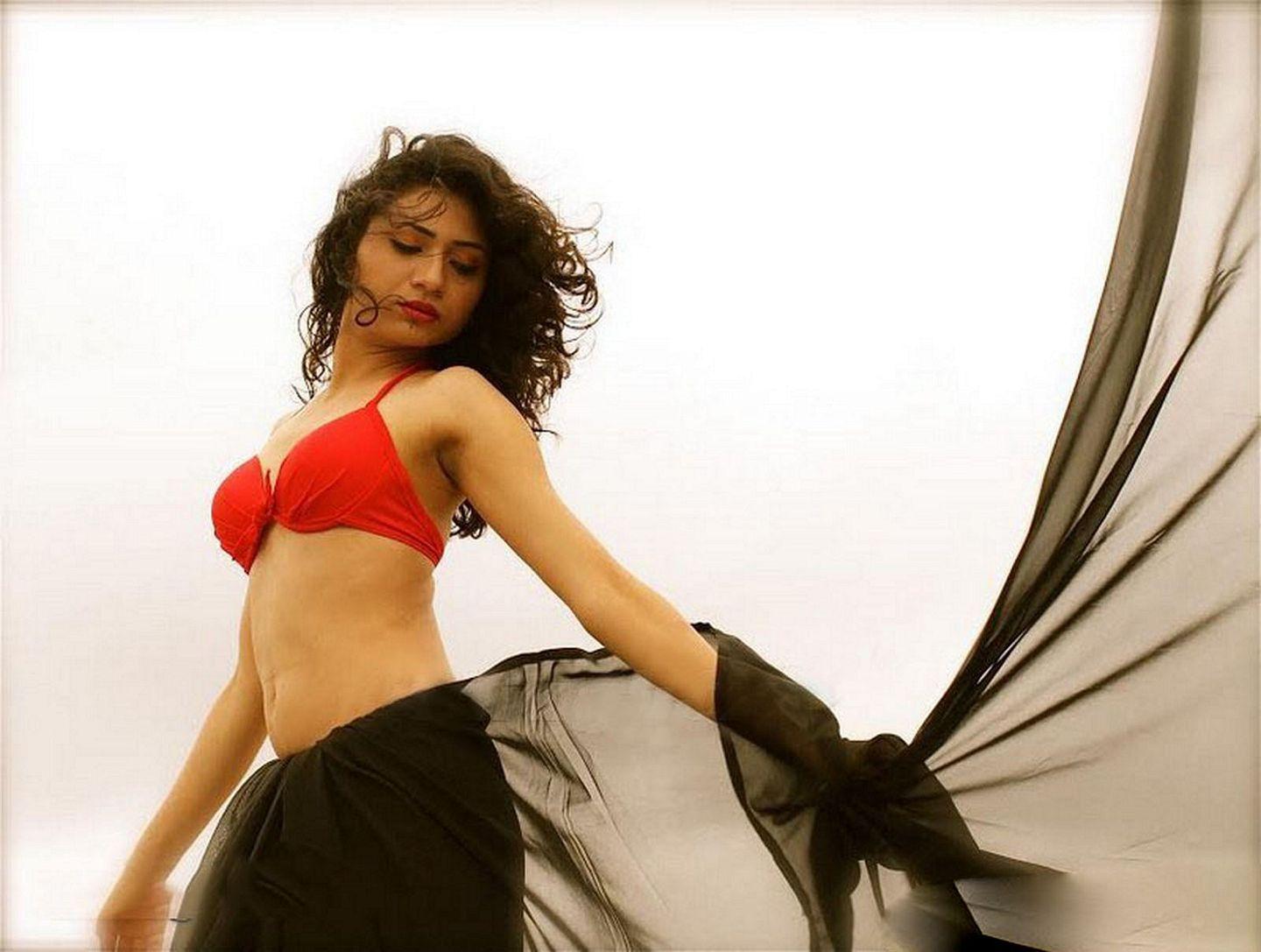 RED Movie Hot Stills