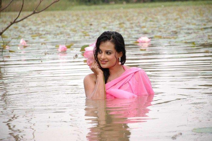 Roopa Kaur Hot Spicy Images