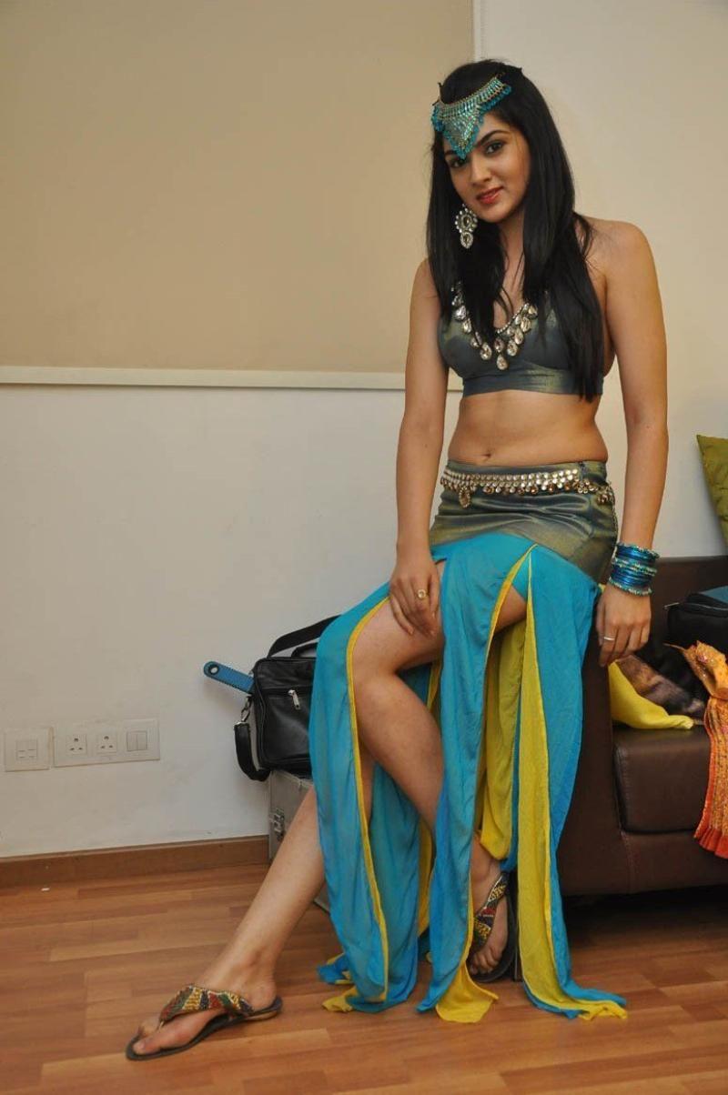Sakshi Chowdary hot navel show Photos
