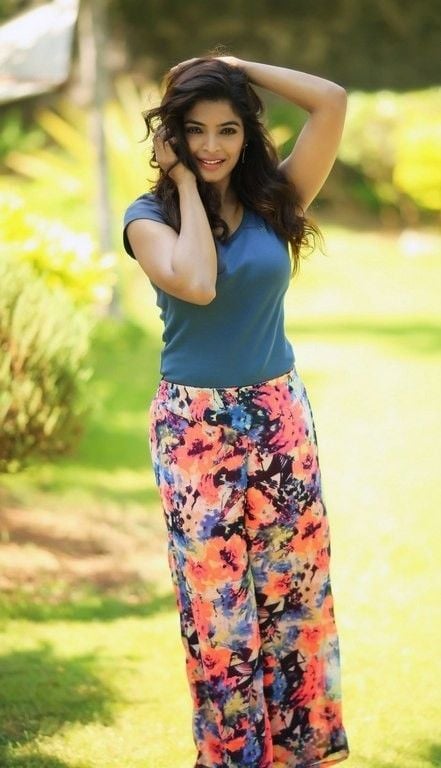 Sanchita Shetty Hot Navel Stills