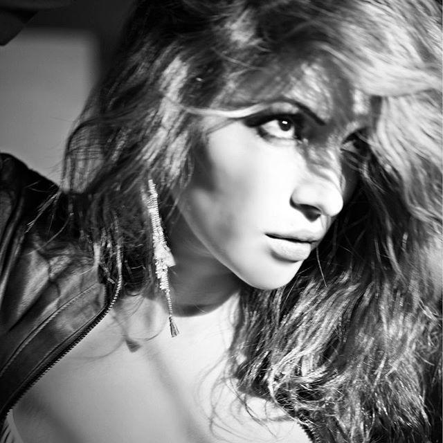 Shama Sikander Uploads Hot Vacation Pictures That Are Raising Temperature