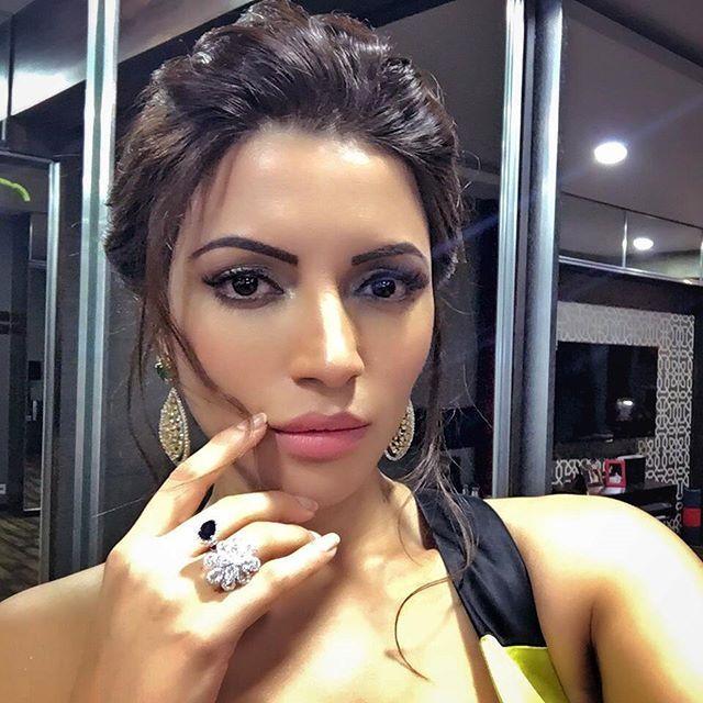 Shama Sikander Uploads Hot Vacation Pictures That Are Raising Temperature