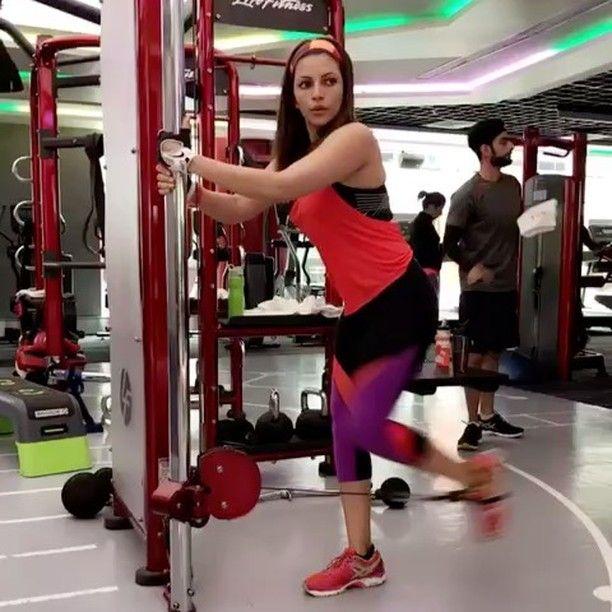 Shama Sikander Uploads Hot Vacation Pictures That Are Raising Temperature