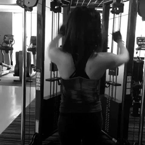 Shama Sikander Uploads Hot Vacation Pictures That Are Raising Temperature