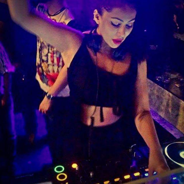 Shilpi Sharma Rare & Unseen Hot Bikini, Cleavage & Phootshoot Stills