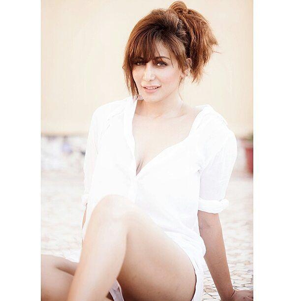 Shilpi Sharma Rare & Unseen Hot Bikini, Cleavage & Phootshoot Stills