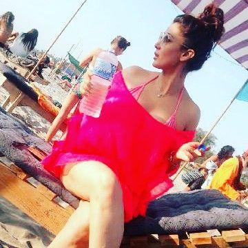 Shilpi Sharma Rare & Unseen Hot Bikini, Cleavage & Phootshoot Stills