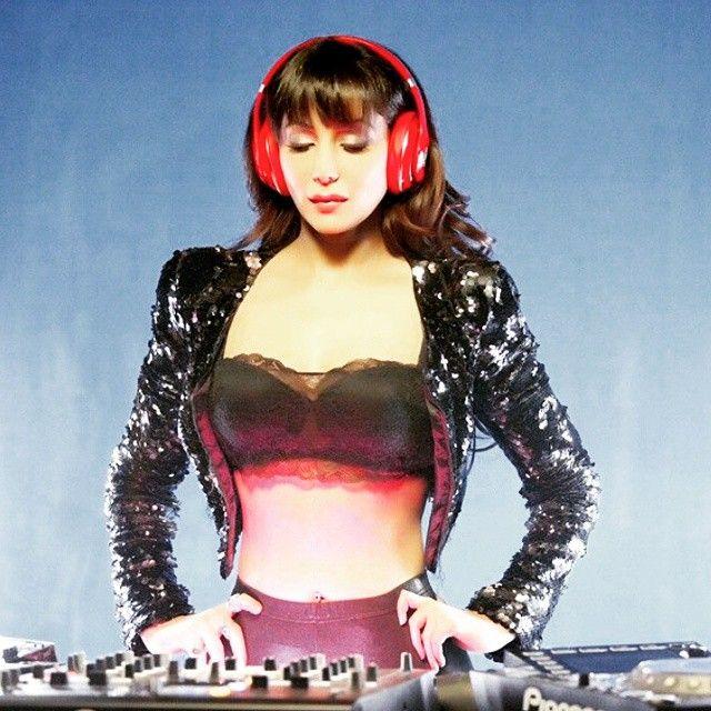 Shilpi Sharma Rare & Unseen Hot Bikini, Cleavage & Phootshoot Stills