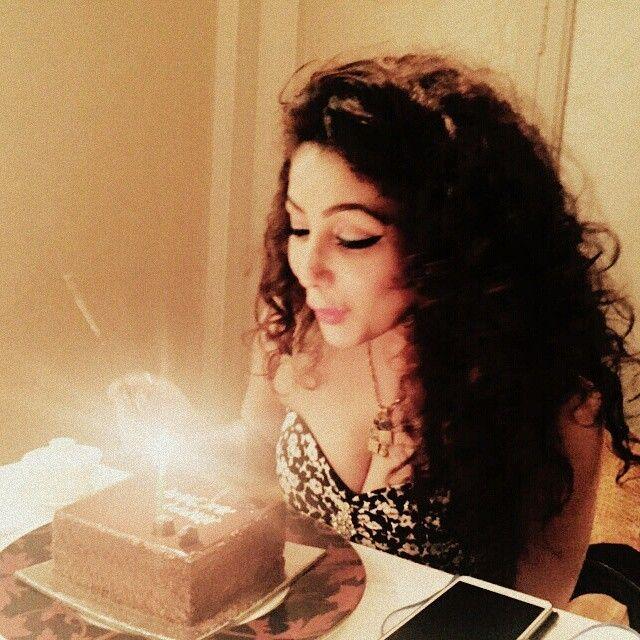 Shilpi Sharma Rare & Unseen Hot Bikini, Cleavage & Phootshoot Stills