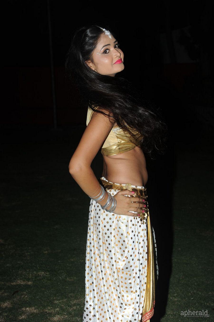 Shreeya Hot Navel Pics