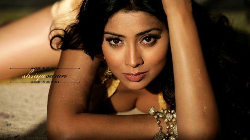 Shriya Saran Hot Navel HD Gallery