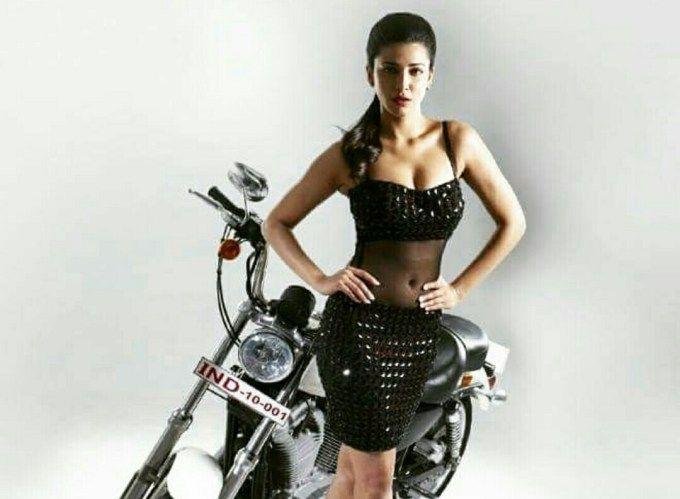 Shruti Hassan sizzles in Blackish & ultra sexy Photos