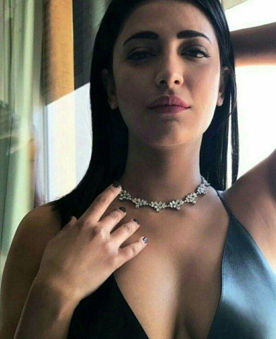 Shruti Hassan sizzles in Blackish & ultra sexy Photos