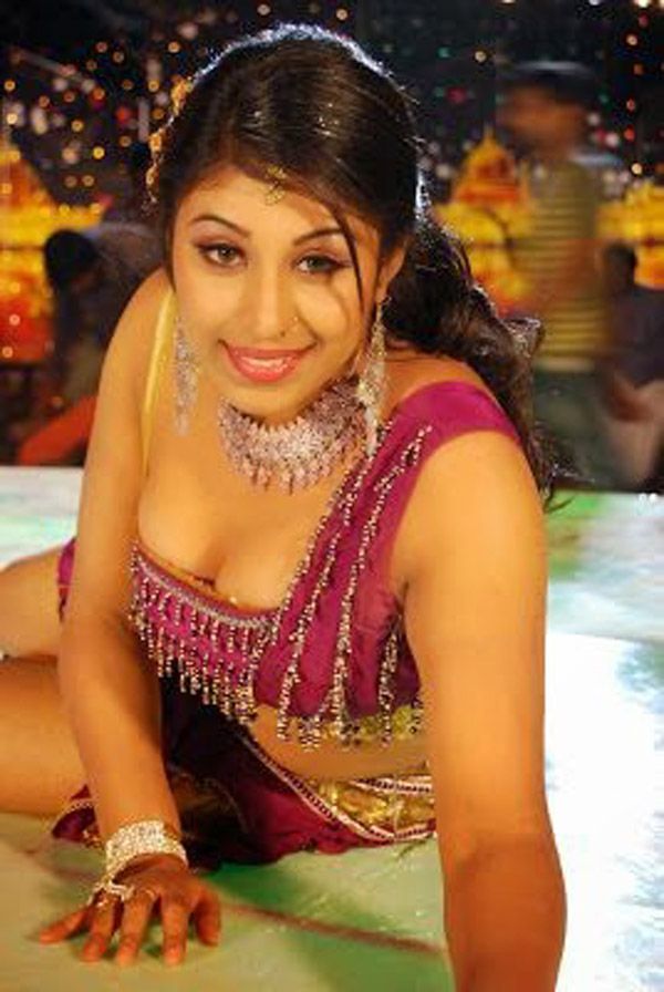 Side Actress Hot Gallery