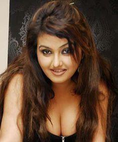 Sona Aunty Hot Cleavage Photos