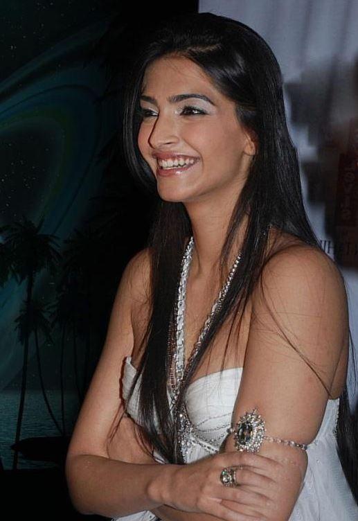 Sonam Kapoor Hot Pictures