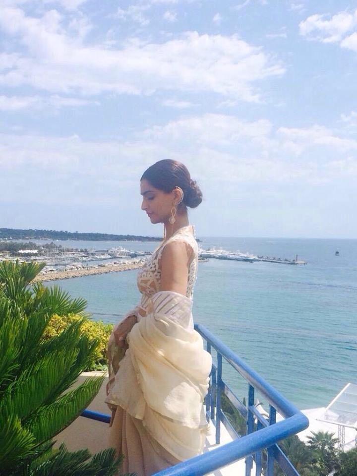 Sonam Kapoor Hot Pictures