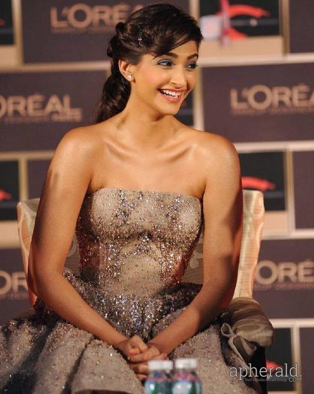 Sonam Kapoor hot Sexy Pics