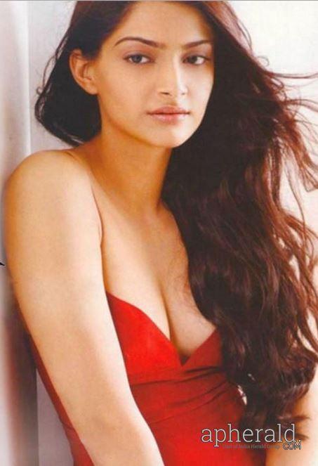 Sonam Kapoor hot Sexy Pics