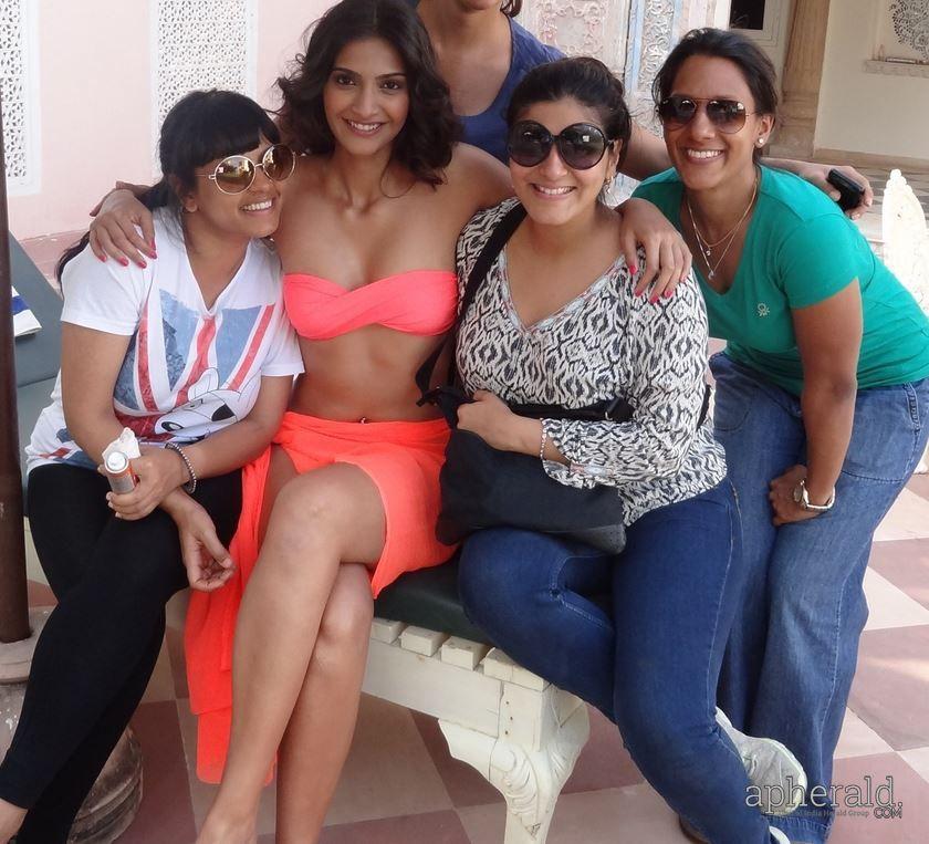 Sonam Kapoor hot Sexy Pics