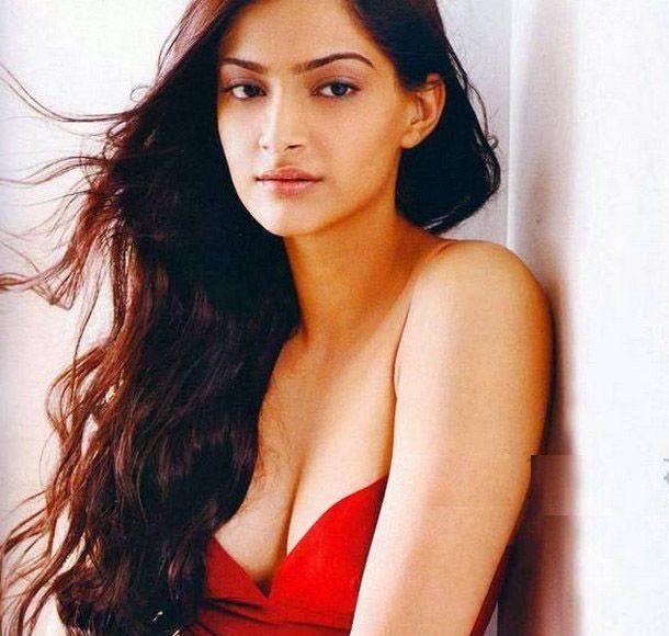 B'day Special: Sonam Kapoor Stunning Hot Unseen Photos