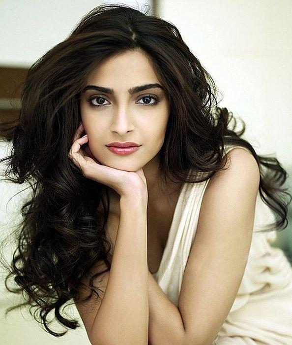 B'day Special: Sonam Kapoor Stunning Hot Unseen Photos