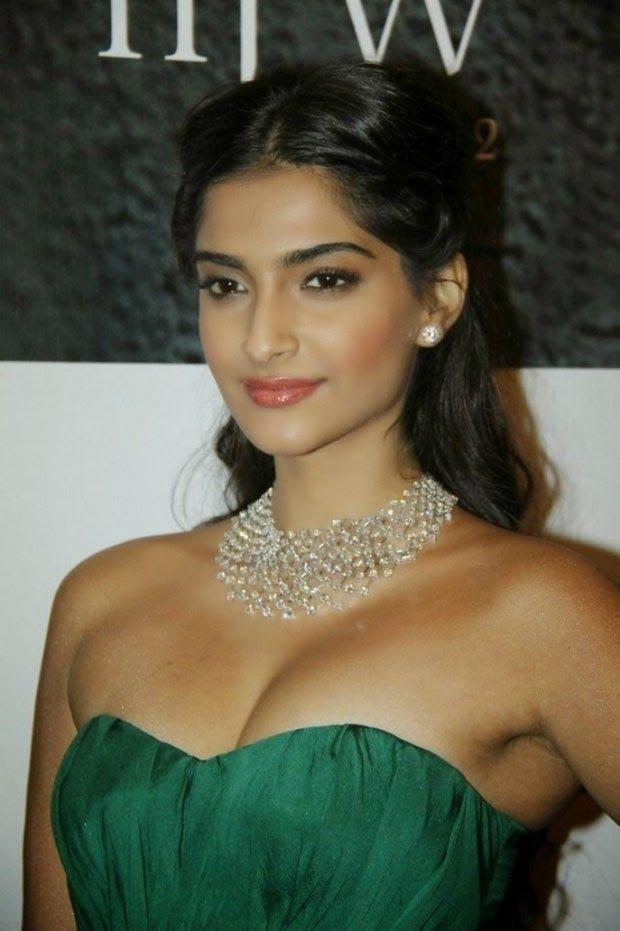 Sonam Kkapoor Sizzling Photos