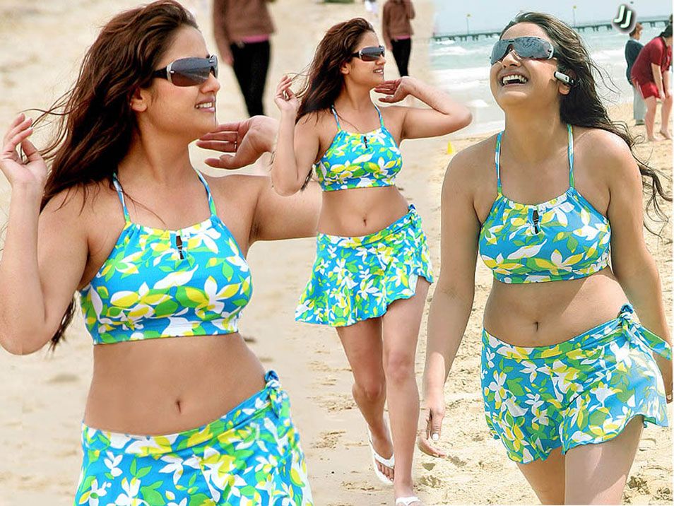 Sonia Agarwal Hot Navel Stills