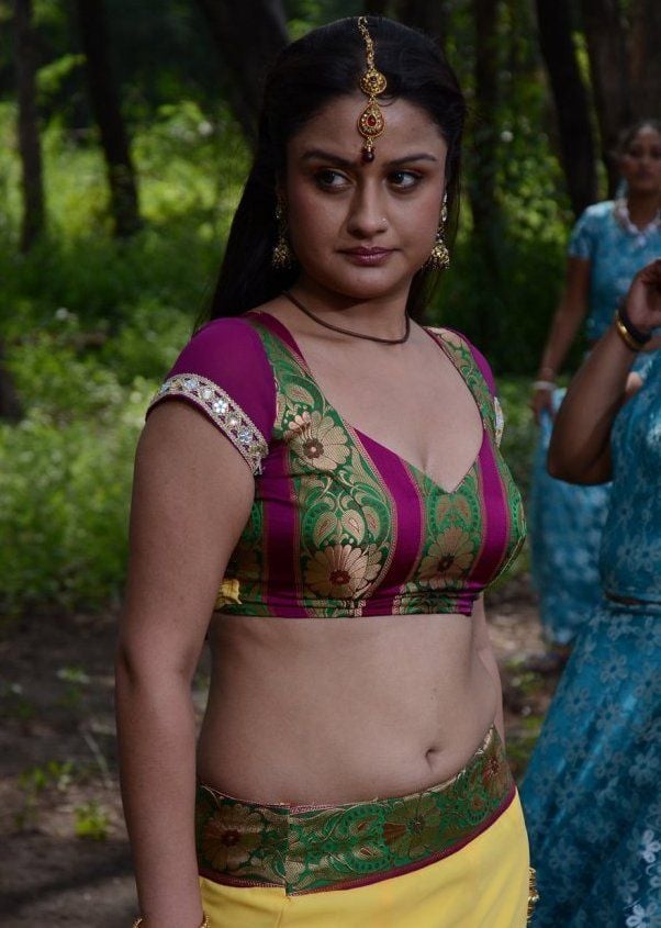 Sonia Agarwal Hot Navel Stills